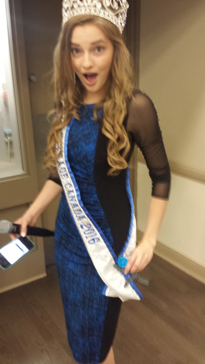 ProBotsOttawa's tweet photo. #Find Sammy is ready @ParentChildExpo for the opening.  Look who he found @TeenageOtt2016 Miss Teen Age Canada.  @VEXRobotics @iDESIGNsol https://t.co/NRvSOuLZCY
