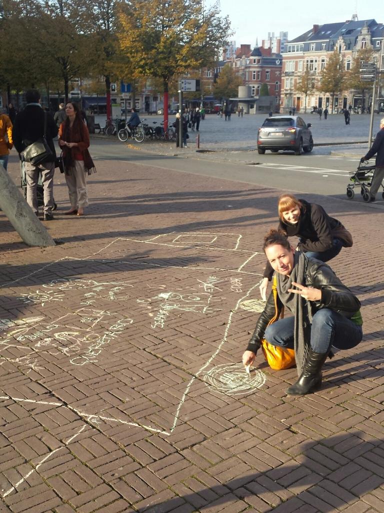 mdemuzere's tweet photo. #mobileschool is hitting the streets again! Vrijwilligersweekend. #funonthestreets @mobileschool https://t.co/UpSGGJA3CT