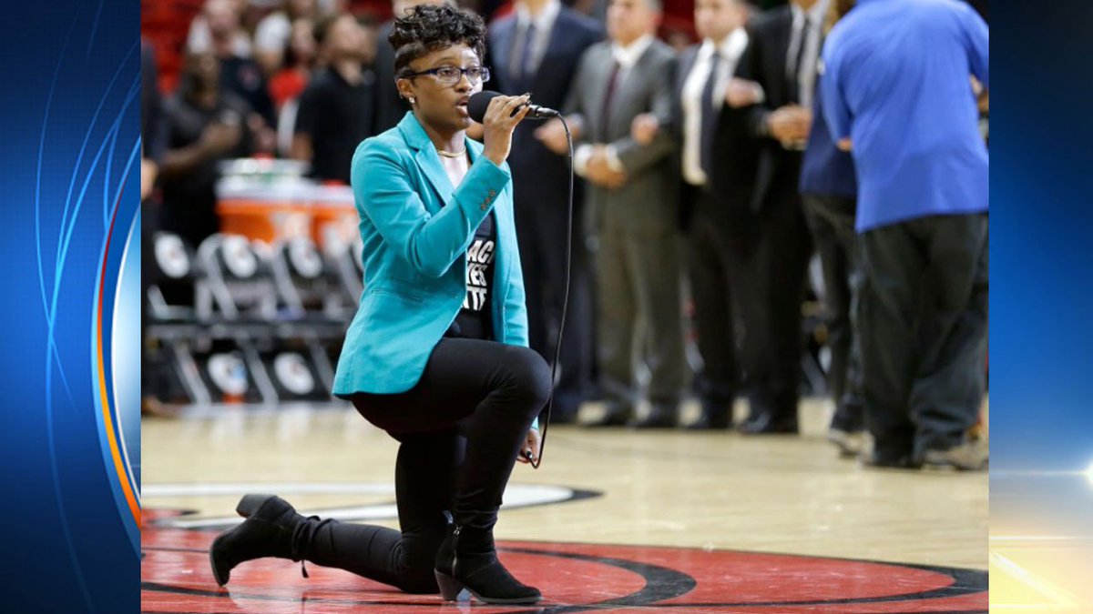 Anthem singer at @MiamiHEAT -76ers game kneels during performance fw.to/Sd8LQoX?utm_me… https://t.co/JsEnoovRDw
