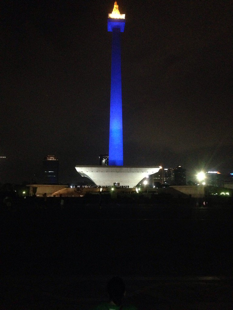 Dari ketinggian 115 meter dgn blue light yg cantik monas menjadi magnet hidup Jkt <a href="/IDCorners/">Indonesia Corners</a> #EnjoyJakNight