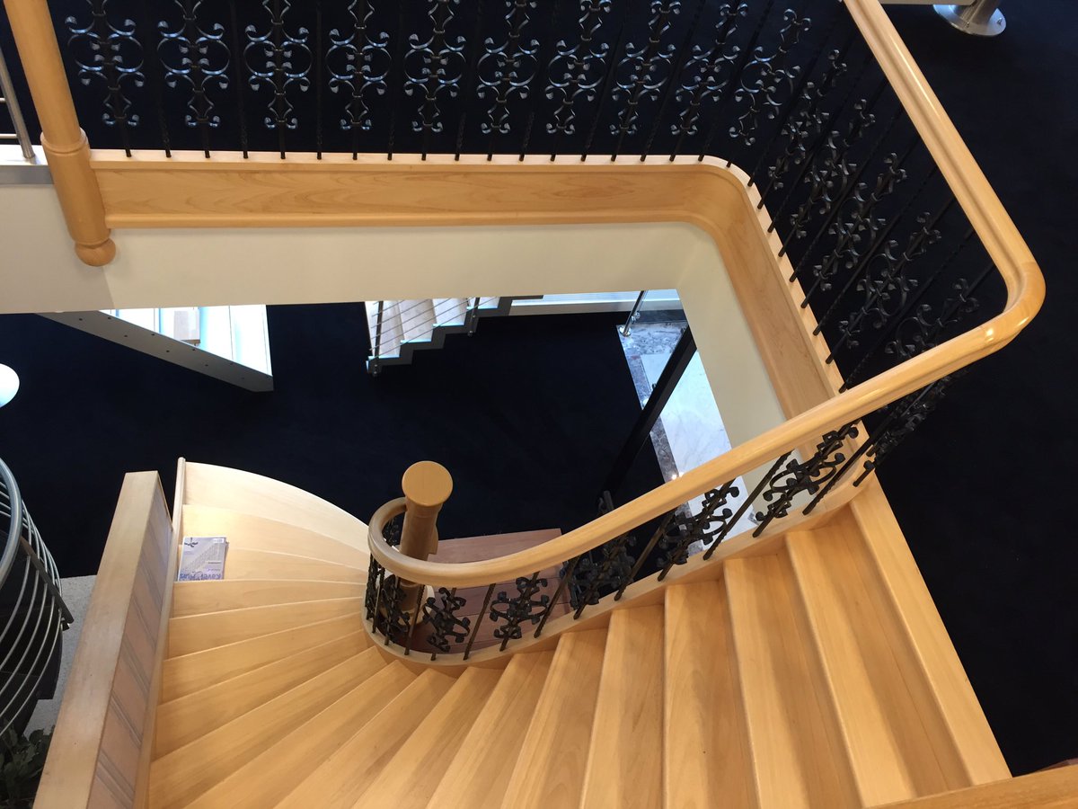 Trappenshowroom's tweet photo. Hoeveel #trappen staan er in onze #showroom? U mag ze komen tellen..:) https://t.co/se2n03YT0W