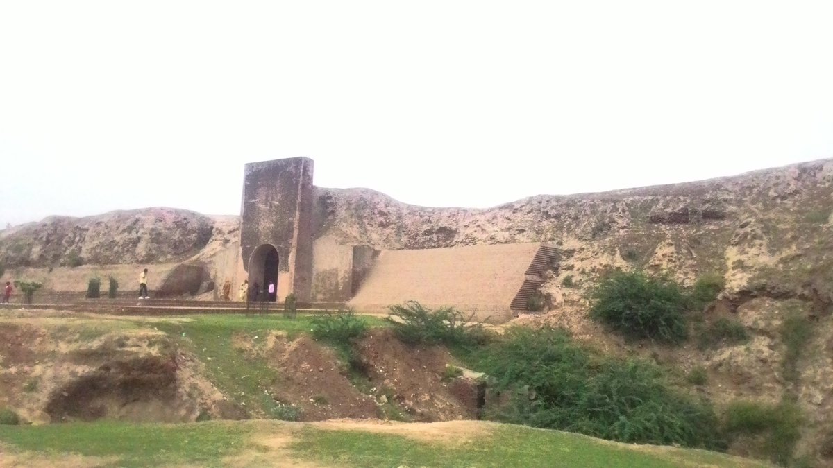SnskrtInEng's tweet photo. ** RT ** At #Asigarh fort of Prithviraj in #Hansi, religious encroachment is going inside. (12) @ReclaimTemples @indian_idolator @agniveer https://t.co/VOAMJlzLZM