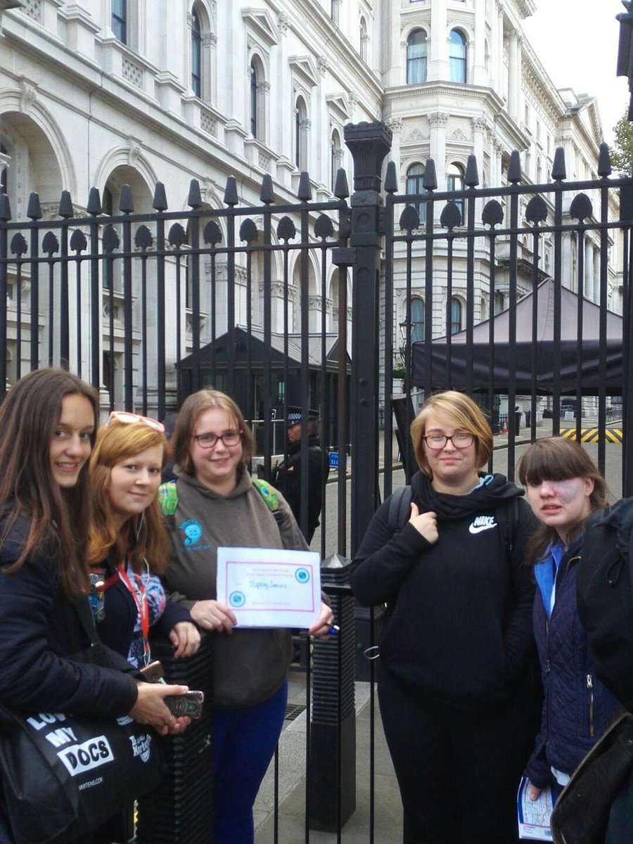 stopsleyseniors's tweet photo. @BedsMonopSat bobby on the beat at Downing Street Community Chest £50 plz https://t.co/pu7cZYxXco