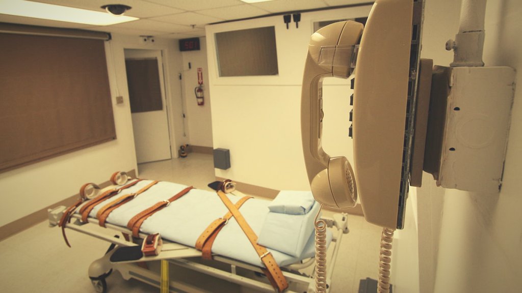 LearnLiberty's tweet photo. Advocates of limited government should oppose the death penalty. https://t.co/jsXXYyJsis #deathpenalty https://t.co/b27rwVYaeL