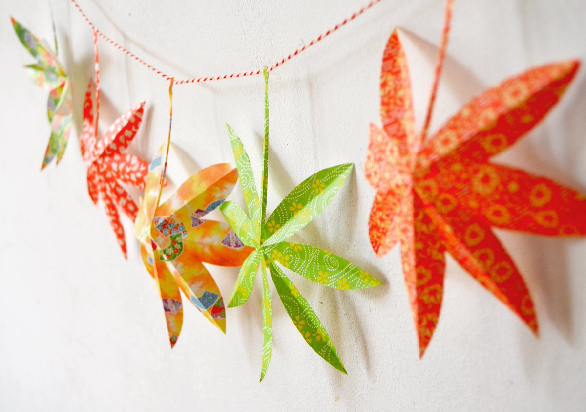 Onze herfstige DIY voor <a href="/MoodKids/">MoodKids</a>. #momiji #kirigami #origami #autumnleaves #slinger #herfstblaadjes #zelfgemaakt