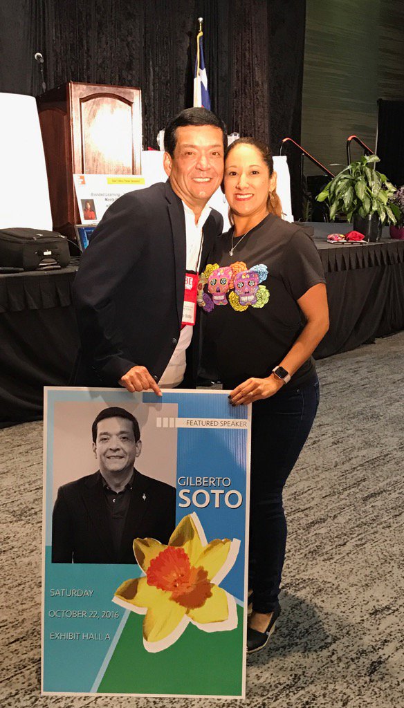 MsTatuaca's tweet photo. Dr. Gilberto Soto - "Bilingual Education Through Music, Movement, & Song" #TABE2016 ¡Una Ola de Éxitos! https://t.co/IEemu1Ld0M