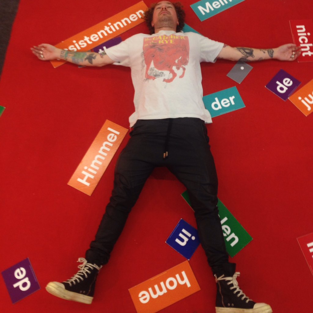 LucasHirsch's tweet image. Dag 5 Frankfurter Buchmesse #puzzlingpoetry #studiolouter #fbm16 #app #freeapp #poetry #poet