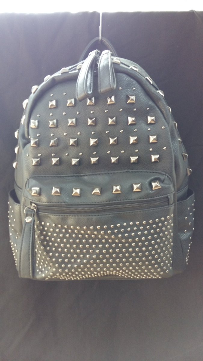 AdvObscura's tweet photo. mochila remaches 30 euros https://t.co/OC5KnxVvVg