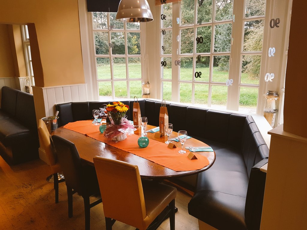 TheBlueAnchor's tweet photo. Happy 90th belated birthday to Luther! If you'd like a private party with us, book online now! #bday #private #party #tadworth #blueanchor https://t.co/mSi2BQLCL0