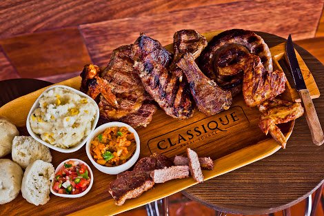 thembeka_K's tweet photo. #MoveWithESSENCE tomorrow @ Classique braai lounge.Good food & great company as we gear up for the ESSENCE Festival! https://t.co/6LyfkE04hv