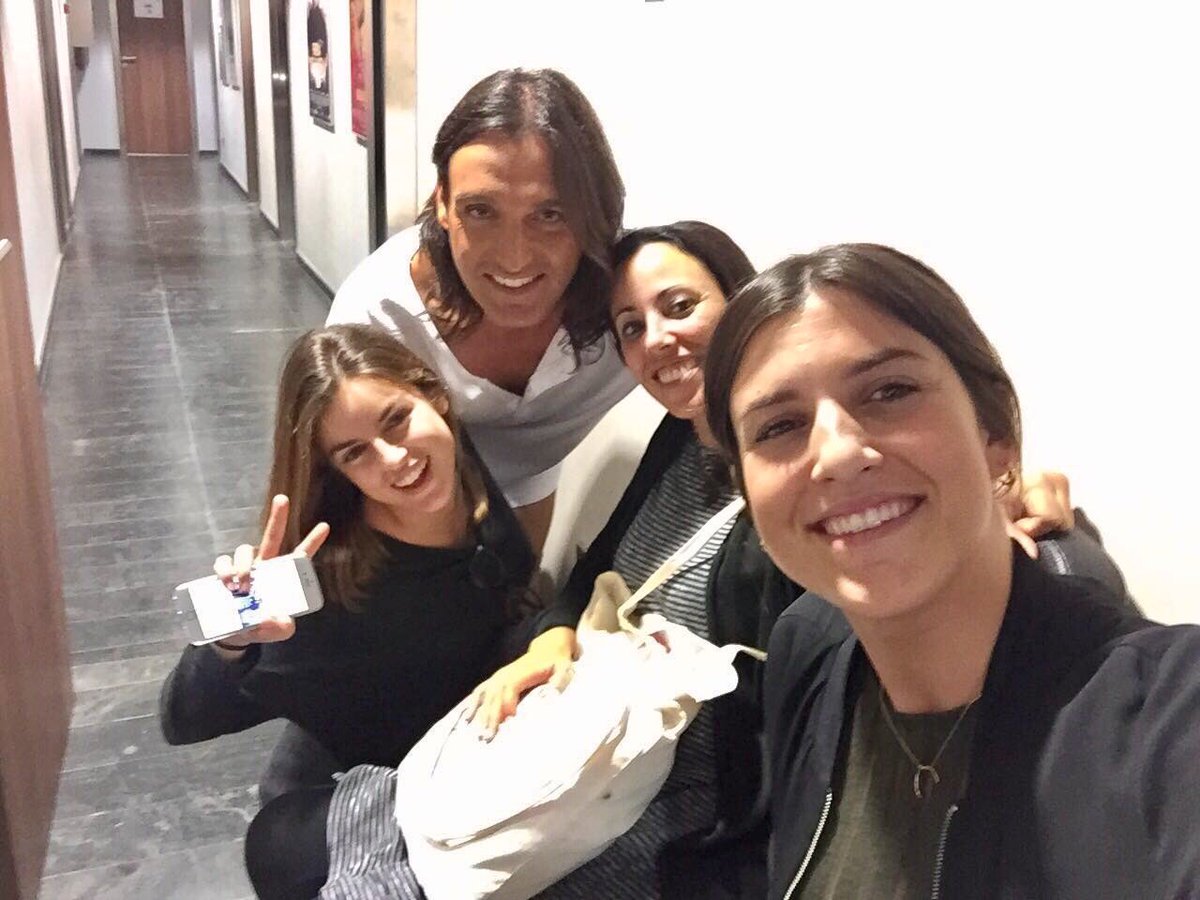MirandaDuran_'s tweet photo. Working with @rafamendezzzz 💘 ¡Te queremos! #punch #amazing #rafaforever https://t.co/NXodvBx3VY