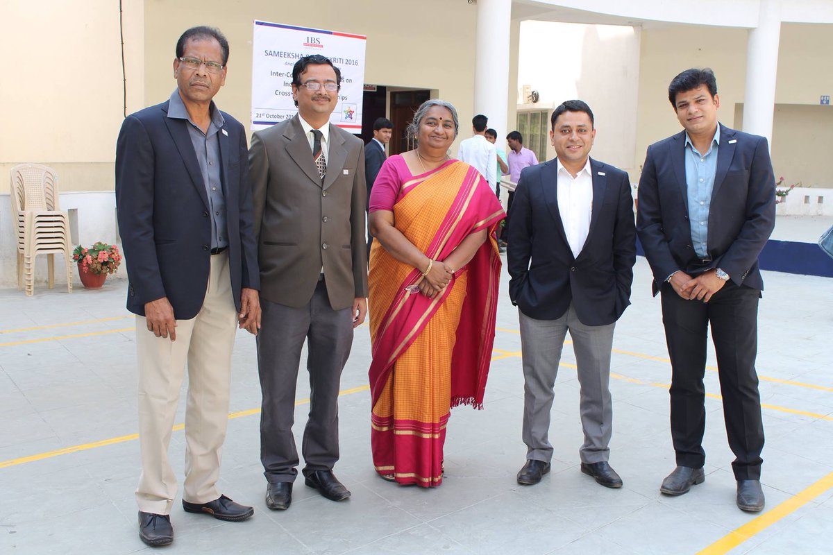 Prasant96331867's tweet photo. Informative and a remembrance day happens in IBS-Bangalore.''Session on 'BIGDATAANALYTICS' Thinkaheadoff

#KNOWLEDGEFORLIFE
#ibsat2016
#IBS https://t.co/QvHCTsx9wp