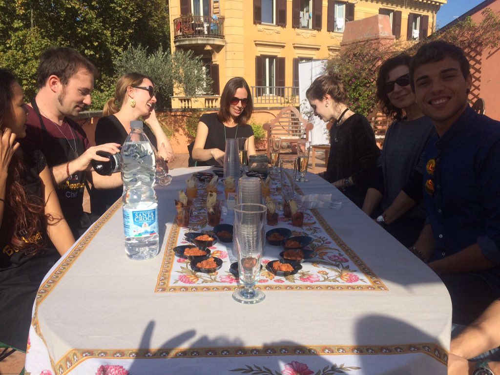 TeamLookals's tweet photo. Ever wondered how a #local #experience looks like? 😉 #lookalsexperience #Italy #startup #travel #bloggerswanted https://t.co/OkZ1yp9Kas