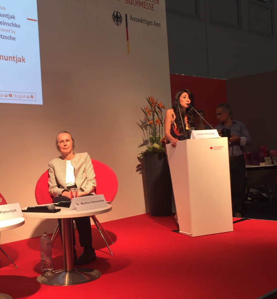 Laksmi Pamuntjak menerima Liberaturpreis 2016 di Frankfurt Book Fair hari ini. #FBF