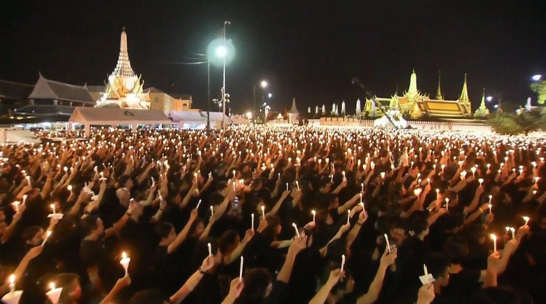 ค่ำคืนนี้ ท้องสนามหลวง สว่างไสวไปด้วยแสงเทียน! #ไทยรัฐ #น้อมถวายบังคม