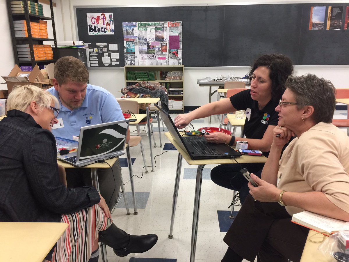 nbutler912's tweet photo. @birdbraintech #nwpaect #minikeys16 #gccedu @KatieHenryLearn https://t.co/mVk04TKQOC