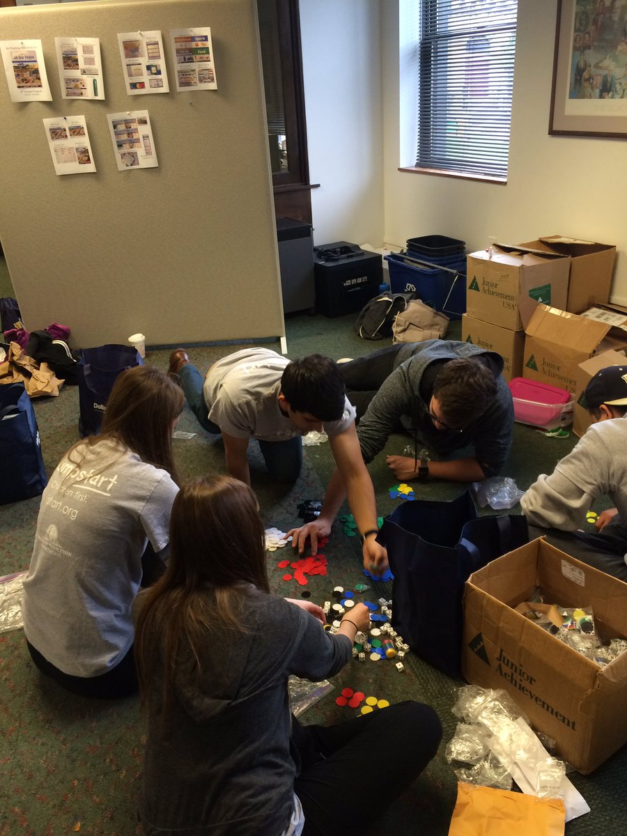 Thanks to <a href="/PittServes/">PittServes</a> for having students recycle kits today.#PMADD16