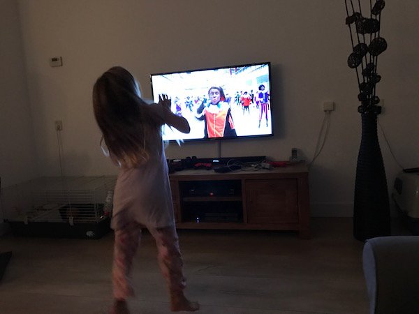 Bij ons zijn ze (nu al) helemaal fan van die nieuwe hit van <a href="/PartyPietPablo/">Party Piet Pablo</a> : De #Sinterklaas en Pieten jump!