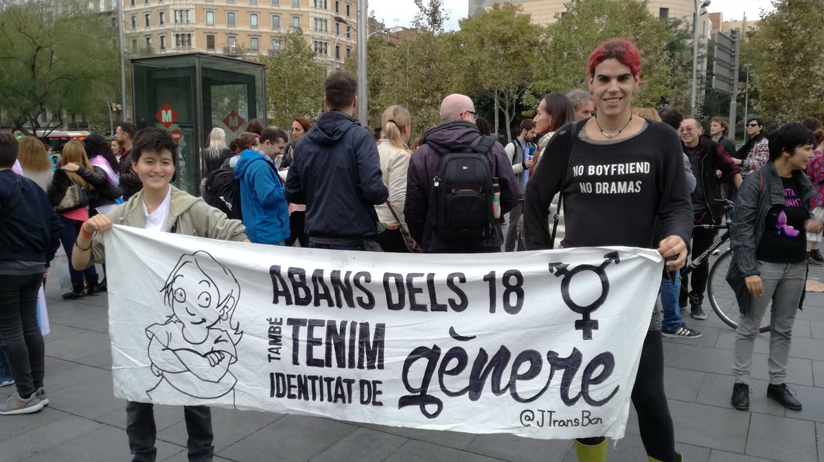 ElenaUrko's tweet photo. @JTransBcn #stp2016 mani Trans* https://t.co/S8X5yZxVKN