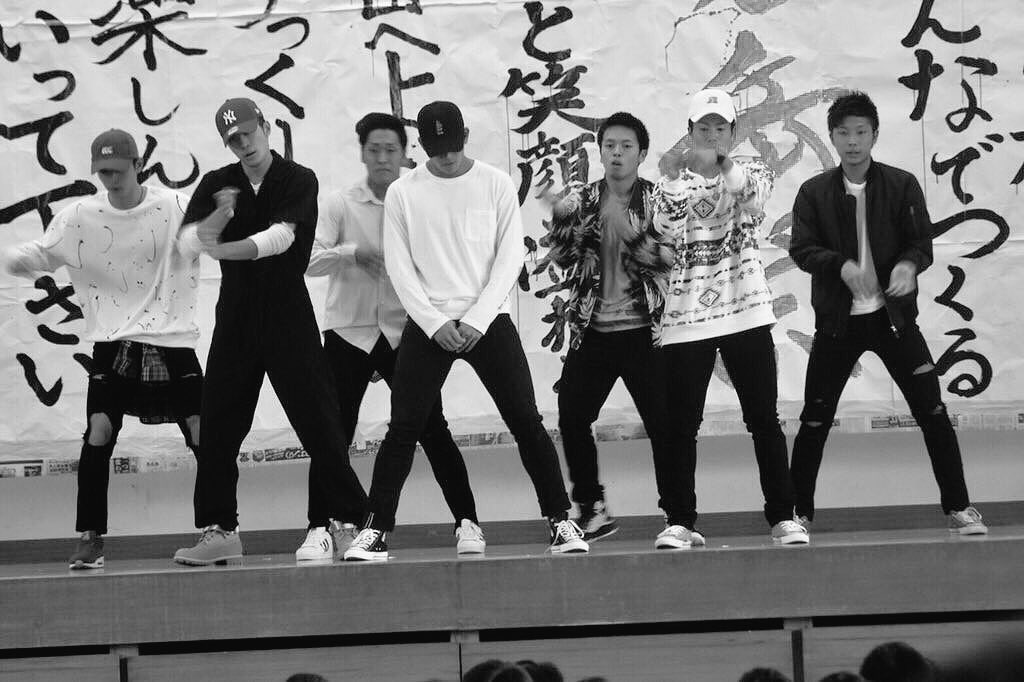 krbaseball910's tweet photo. 文化祭２日目終了~！！！

めっちゃ楽しかった😂
ダンスが特に盛り上がったわ~👍🏿👍🏿👍🏿

明日も1時頃に踊ると思うんで見に来てください😁

今日は昼で完売した”チーズカリカリ焼き”も千個多く作りました！
ぜひ来てください👍🏿👍🏿 https://t.co/J1o5syhH3k