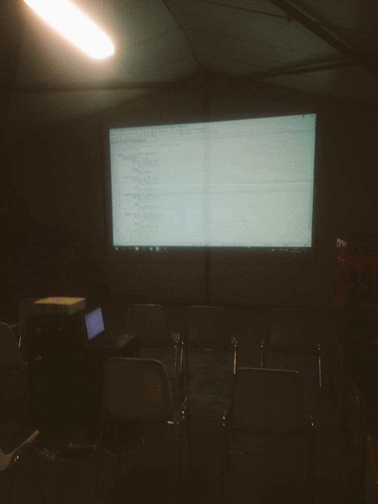 PeetersJarne's tweet photo. #thomasmore #ITFactory #businessessentials #project #homecinema https://t.co/GI8YAO75nD