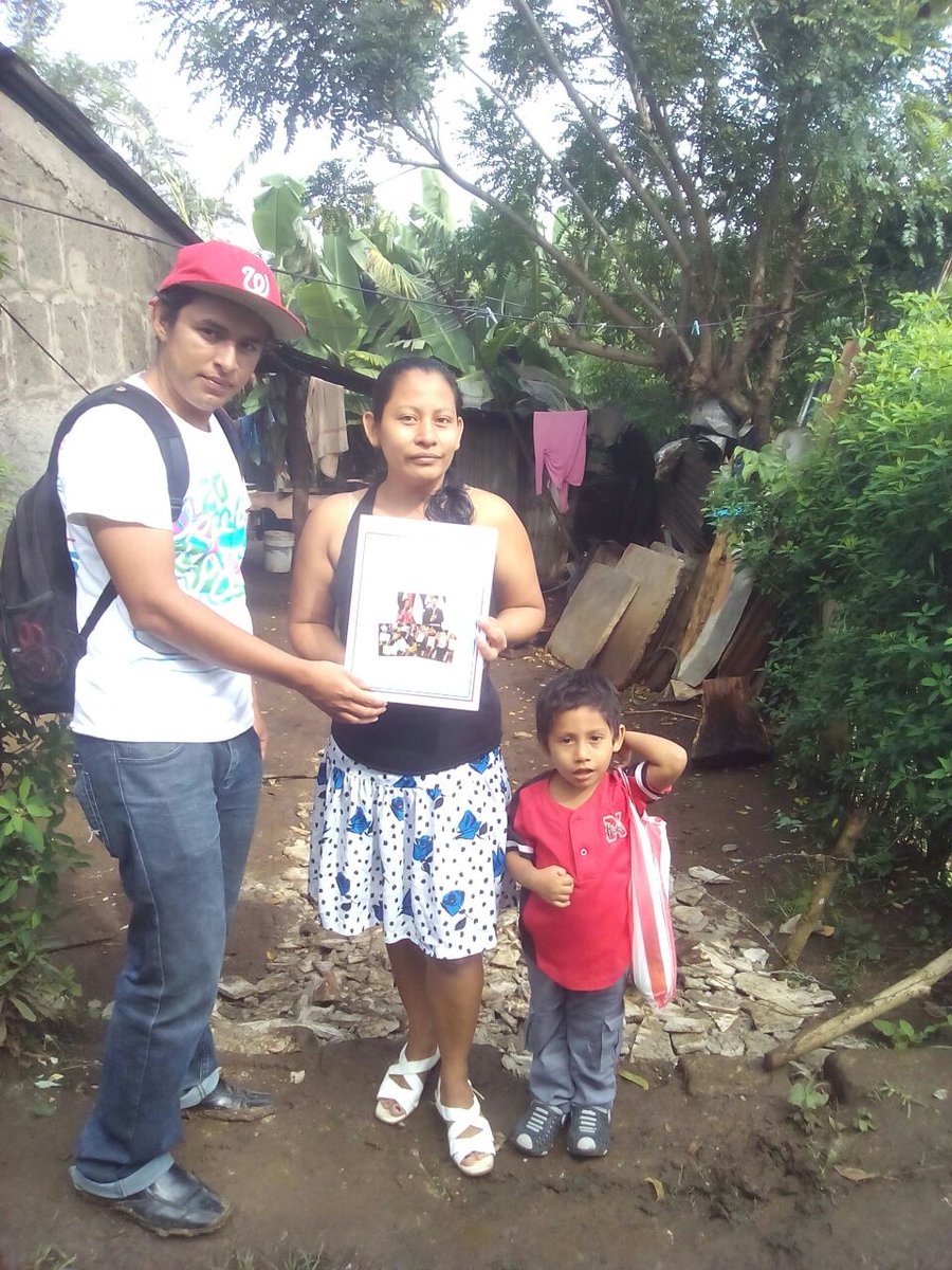 JsCarazo's tweet photo. #AMORANICARAGUA

El #BuenGobierno de #Daniel restituye los derechos de las familias de Jinotepe al entregarles su titulo de propiedad https://t.co/gi8wLBRoGV