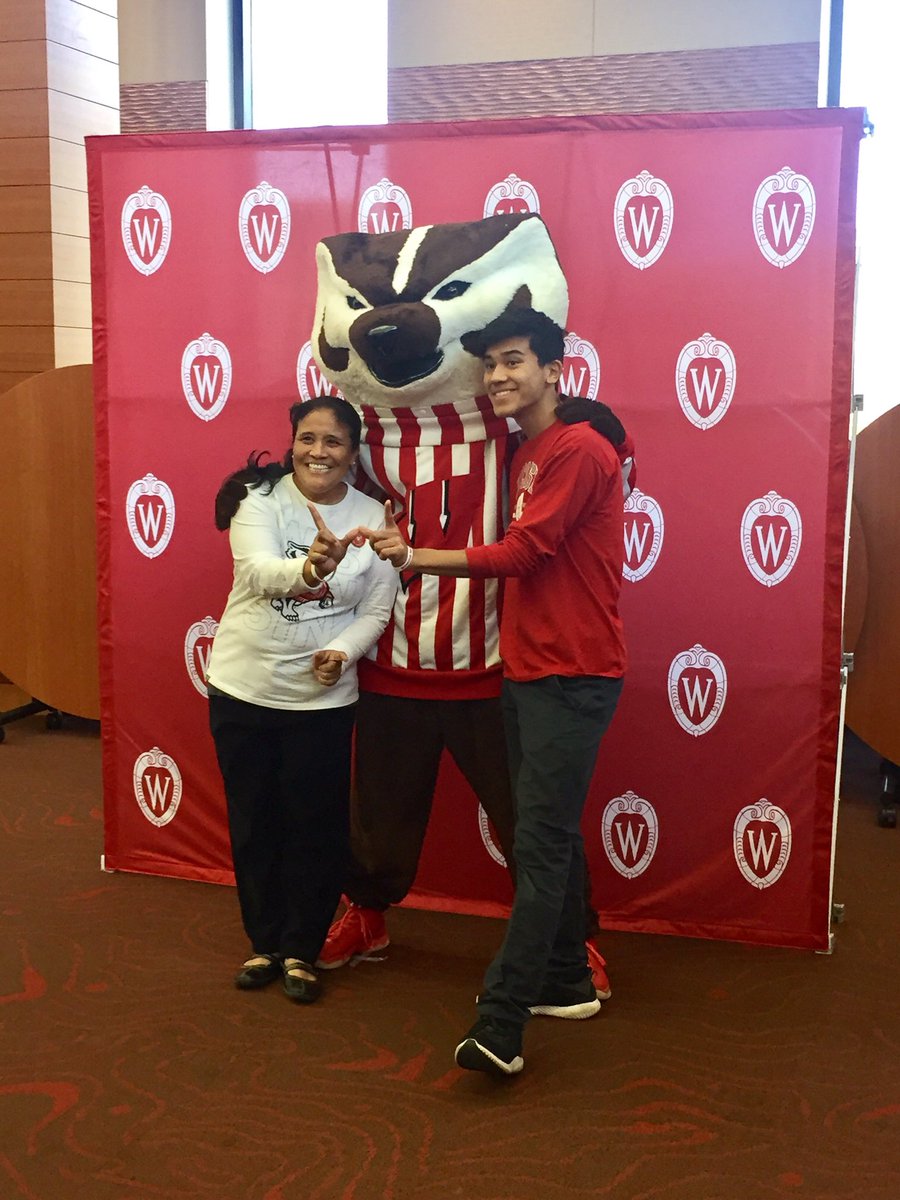 UWParent's tweet photo. Our favorite badger paid a visit to #FamilyWeekend2016 to hang out with some Badger Families. Thanks for all the smiles Bucky! https://t.co/HvVTuBRxnj