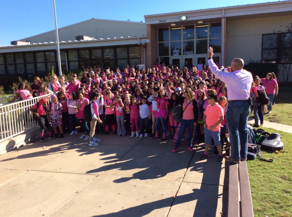 RichlandMSRams's tweet photo. Richland Middle School Rams #PinkOut in support of #BreastCancerAwareness https://t.co/NsbNWMH7gT