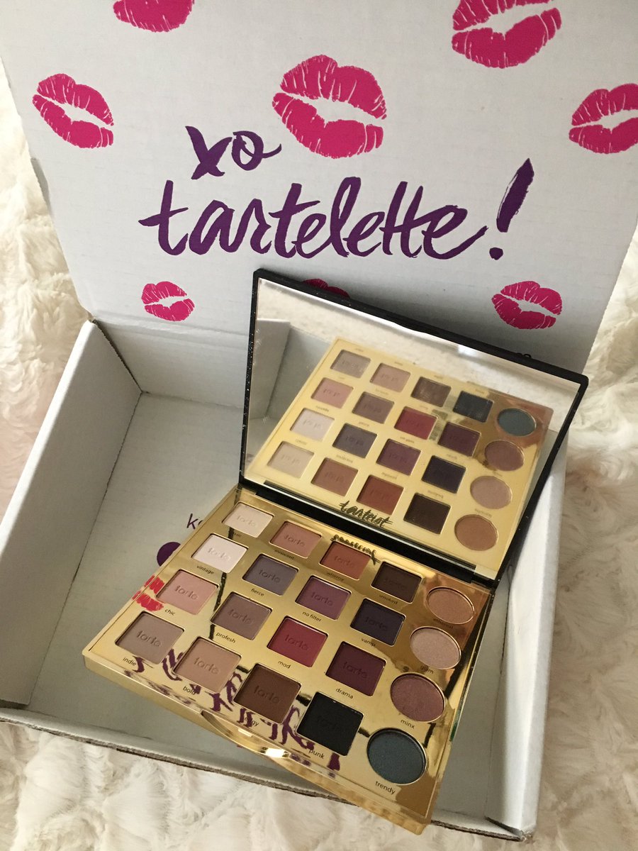 jaimielynn12's tweet photo. New @tartecosmetics pro palette 😍 https://t.co/HhIVpitaCB
