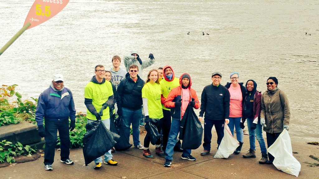 Cleaning up the #riverfront in #SharpsburgPA @SharpsburgBoro  for #PMADD2016 <a href="/PittServes/">PittServes</a>!! #PittNow #PittCares