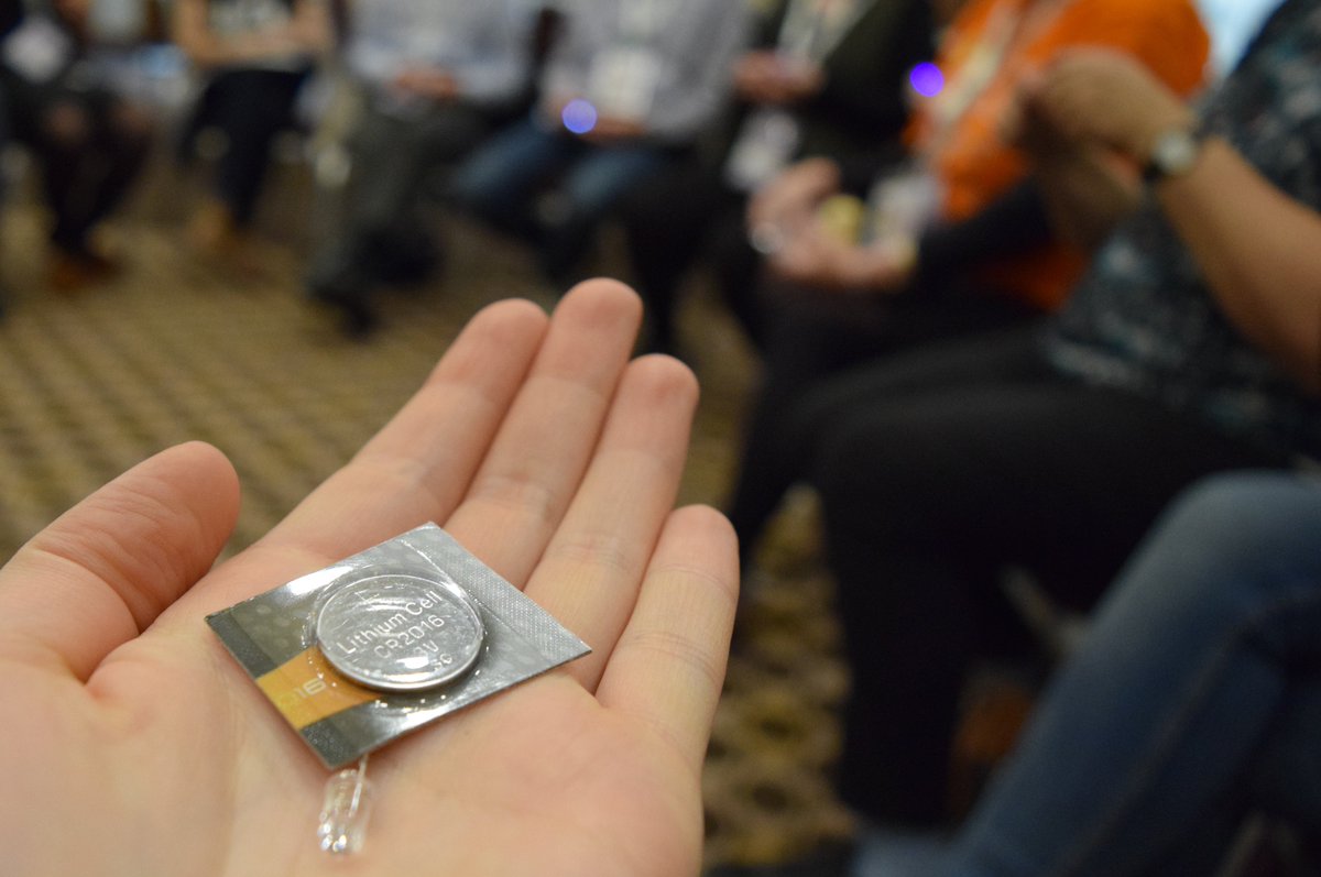 CoderDojo's tweet image. Awesome hands on workshop with @magsamond on conductors, non-conductors and LEDs! @DojoCon #DojoCon #Badges #CoderDojo
