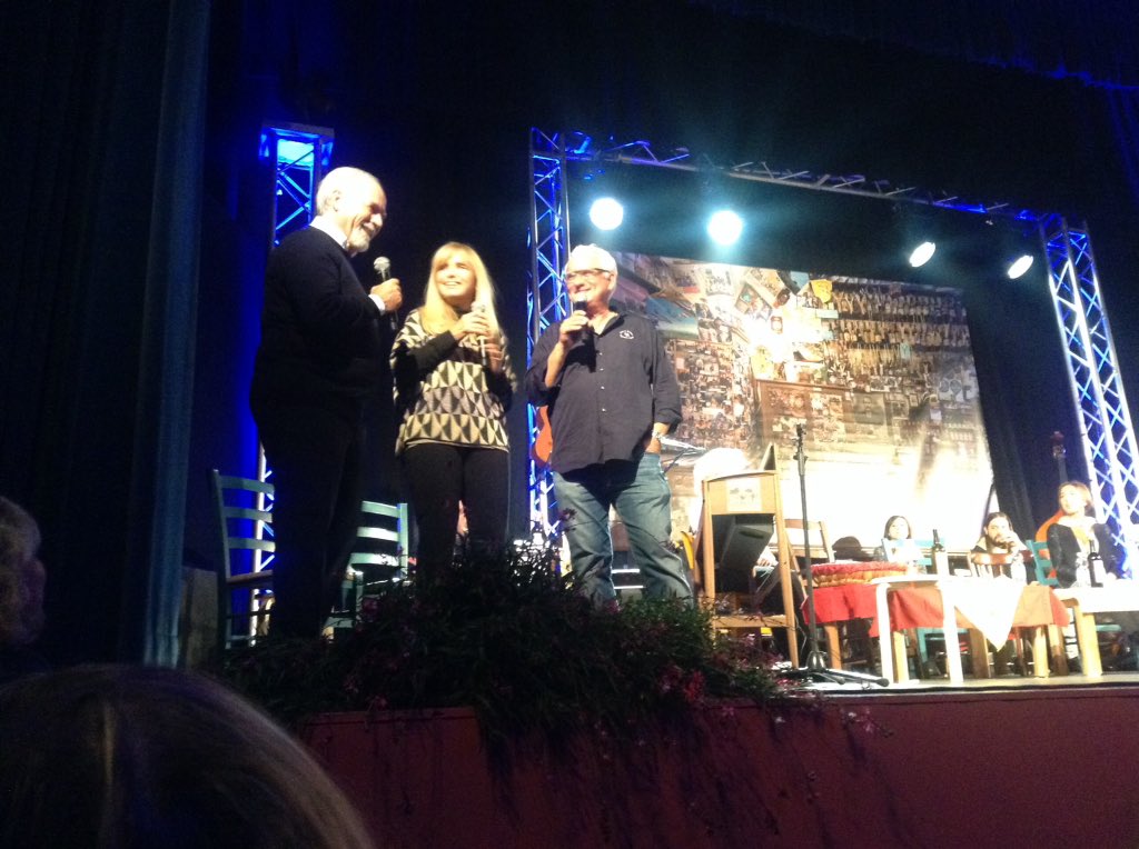 mazzolasan's tweet photo. Sul palco per #ottobredeandre #fieuidicaruggi #dorighezzi @antonioricci #ginorapa @LauraMonferdini @viadelcampo29r https://t.co/FqlzFOeLMc