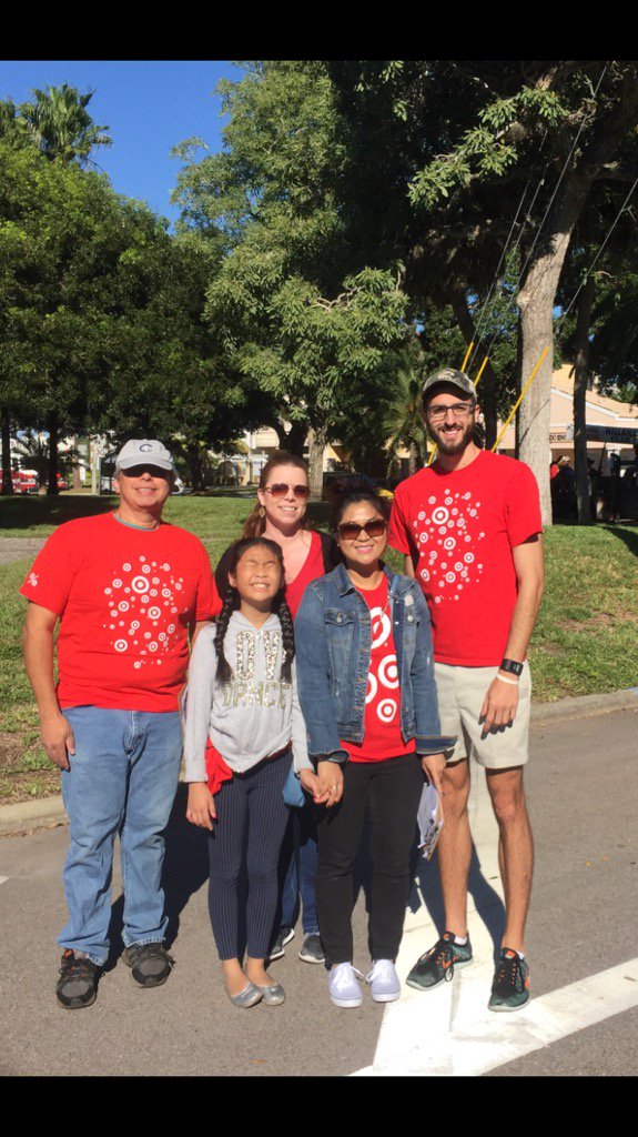 HRSandyFitz's tweet photo. #Target #Volunteers #T0813 #VeniceSunFiestaParade @320Reed@EpperlyLaura@sara_stjean https://t.co/WET3aWstNd