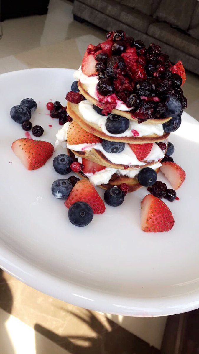 Calsandcarbs's tweet photo. Recipe on snapchat! Calsandcarbs👻

#pancakes #weekend #foodporn https://t.co/zxzSnt2oig