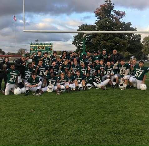 rogien89_'s tweet photo. Last nights team photo ended the season 8-1 with a 42-0 shut out for are last game 👌🏽🏈☘ #dub #EVERYFALLWERISE https://t.co/FlOBjhsBER