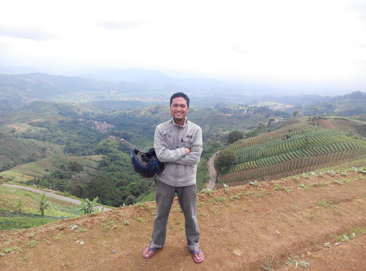 johanhimself's tweet image. @iitsibarani_ #comblo 2. Cirebon-Malang, 3. bisa masak (indomie) n ngulek sambel, 4. cari yg sholehah, periang, doyan nonton n travelling.