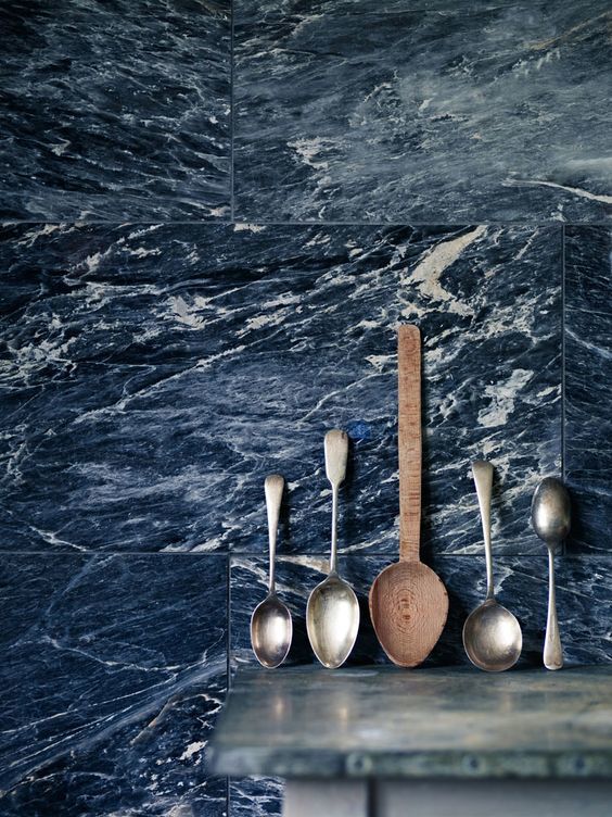 ROHL_Official's tweet photo. Deep ocean blues - a gorgeous, dramatic look for the kitchen. Styling by @louisagrey. https://t.co/CZvesiqrxC