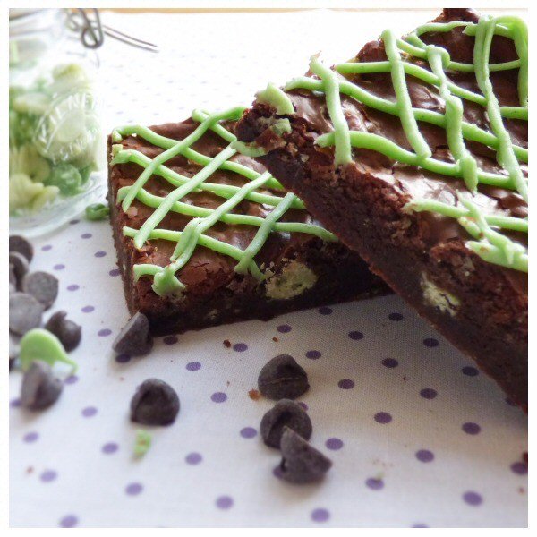 ClaresSquares's tweet photo. Want some cool mint choc brownies? No baking required, order yours here:
https://t.co/tlhLenRbXq https://t.co/amiMsdde4K