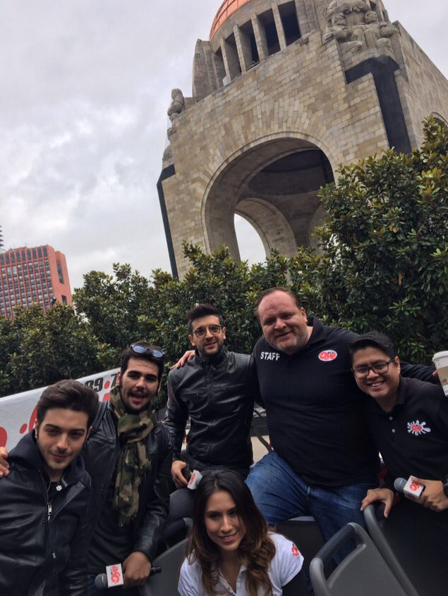 Oye897's tweet photo. Pasándola increíble en #ElTransporttingDeOye @Turibuscdmx con @ilvolo @QPachow @oyealbert897 @OyeGustavoTello @Oyeminerva https://t.co/Wgo6NvEnvj