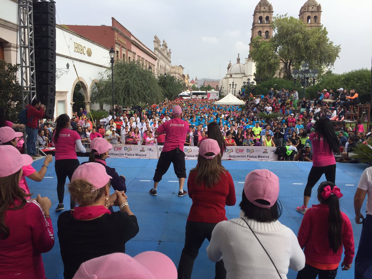 IEDOficial's tweet photo. Encabeza la Sra. Elvira Barrantes de Aispuro la Activación Física Masiva "Muévete contra el Cáncer de mama" https://t.co/57lsLBBlDR