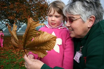 AllThingsWelsh1's tweet photo. National Botanic Garden of Wales half-term conker fights and pumpkin carving #Wales… https://t.co/KYOI4mPp4a https://t.co/Rd7Rg9GsSF
