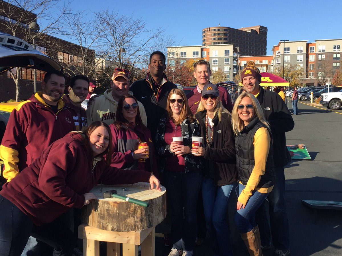 Tailgating with Gopher great Quincy Lewis #gophergameday
