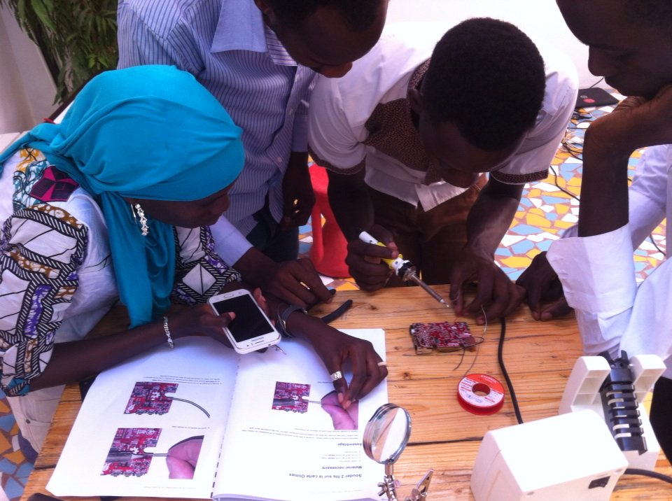 Barbayellow's tweet image. Prmier #KoomBook fabriqué en Afrique @BSFontheweb chez @jokkolabs