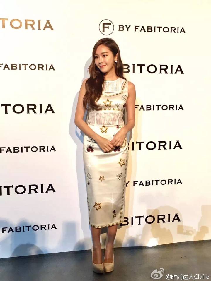 [PIC][21-10-2016]Jessica tham dự sự kiện ra mắt BST Xuân - Hè của thương hiệu "FABITORIA" trong khuôn khổ "2017 S/S Shanghai Fashion Week" vào hôm nay  CvYpeu7VYAEe0G_