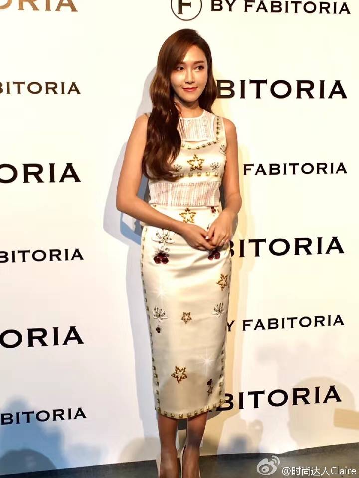 [PIC][21-10-2016]Jessica tham dự sự kiện ra mắt BST Xuân - Hè của thương hiệu "FABITORIA" trong khuôn khổ "2017 S/S Shanghai Fashion Week" vào hôm nay  CvYpf8LUAAApnJe