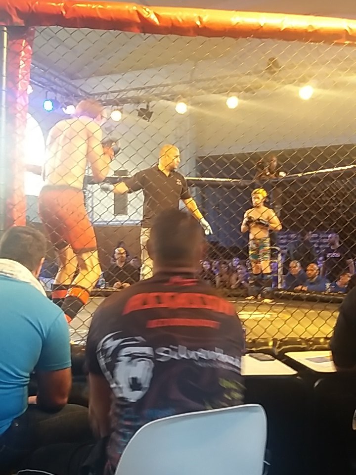 Shady_CT's tweet image. Fitst fight kicking off!!! #APFC5 #CapeTown