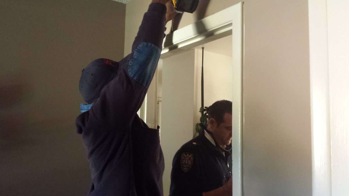 SharonHightowe8's tweet photo. Fire dept. walking thru Southmont installing smoke detectors or natteties. A great customer service. #FreeProtection https://t.co/MXQnW5sirx