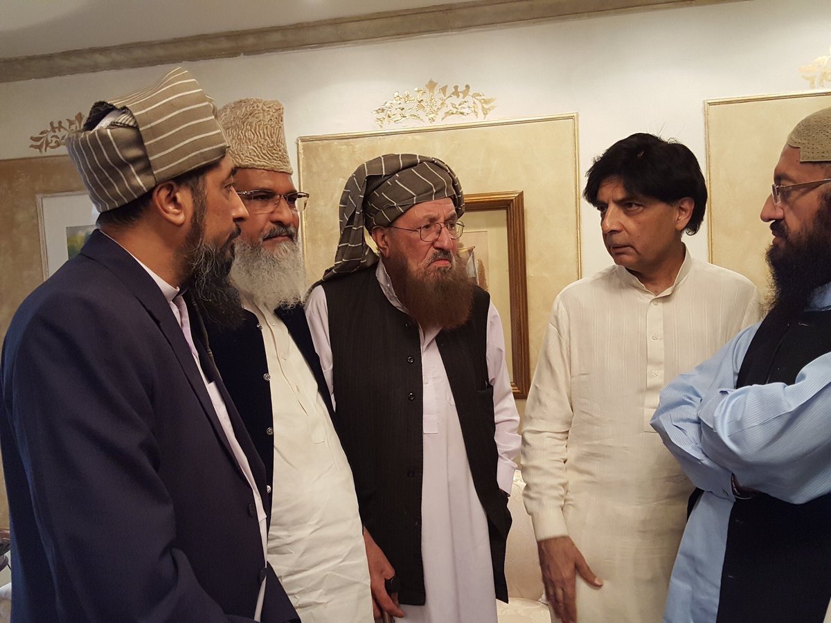 MQMTelevision's tweet photo. کیا یہ ہے جناح کی کاوشوں اور اقبال کے خوابوں کا پاکستان جہاں ڈاکٹر و انجینئر بنانے والا مجرم اور دہشتگرد بنانے والے معزز کہلائے جائیں https://t.co/LhfVqvv7EQ