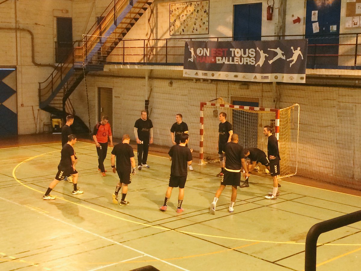 aaeec_handball's tweet photo. [Prénat] Échauffement des S1M avant le match contre le @LaetitiaNantesH 💪🏻#aaeechandball https://t.co/FPTJbFSejs