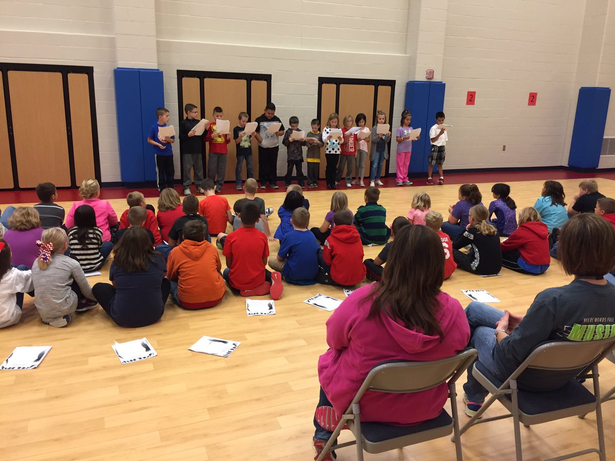 PH_Elementary's tweet photo. 3rd grade Readers Theater. #ReadingWithConfidence https://t.co/8bHGg4DAzI